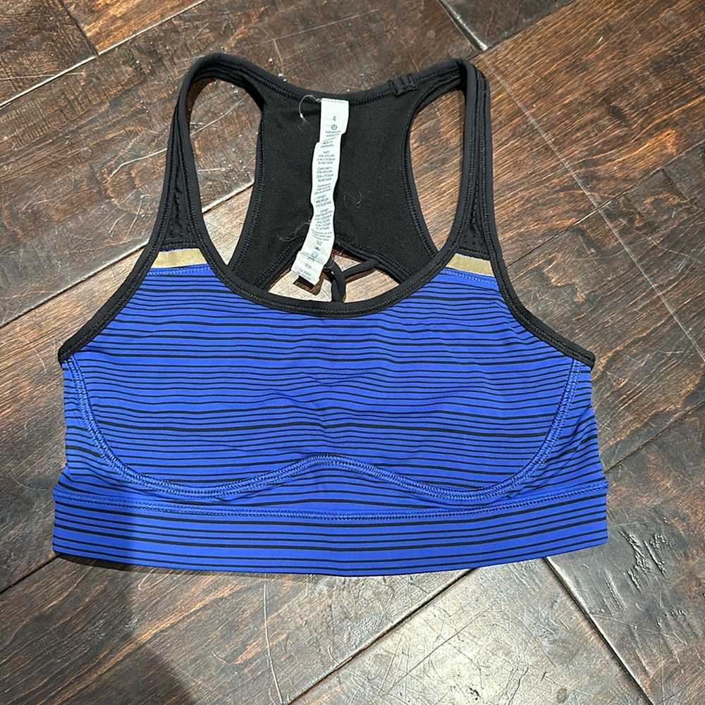 Lululemon sports bra. No padding